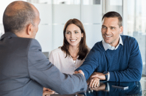 Aprende a manejar tu dinero como estudiante universitario en Bogotá con Finstructivo.